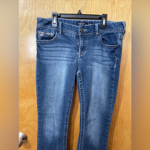 Amethyst Jeans size 9 Short inseam Juniors Mid Rise Medium Wash - Picture 4 of 6